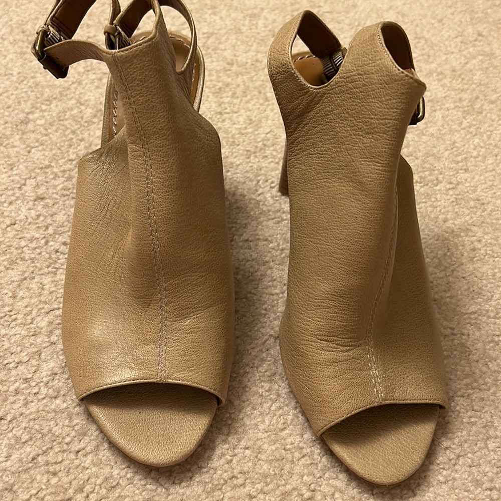 Open toe 9 west size leather shoe .